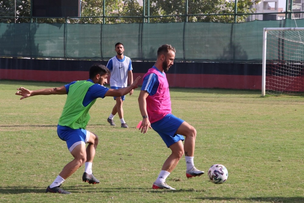Karaköprü Belediyespor hazırlıklarını sürdürüyor