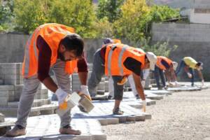 Karaköprü kırsalında kilitli parke çalışmaları sürüyor