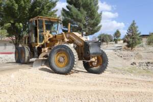 Karaköprü kırsalında yol yapım çalışmaları sürüyor