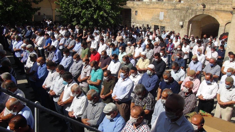 Koronadan ölen eski belediye başkanı defnedildi