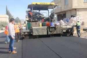 Şanlıurfa kırsalında sıcak asfalt çalışması