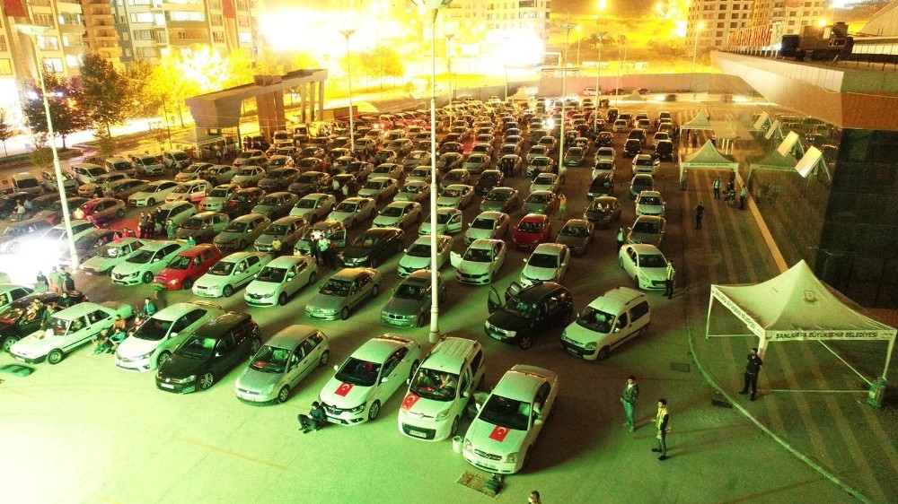 Şanlıurfa’da arabada ’derbi’ keyfi