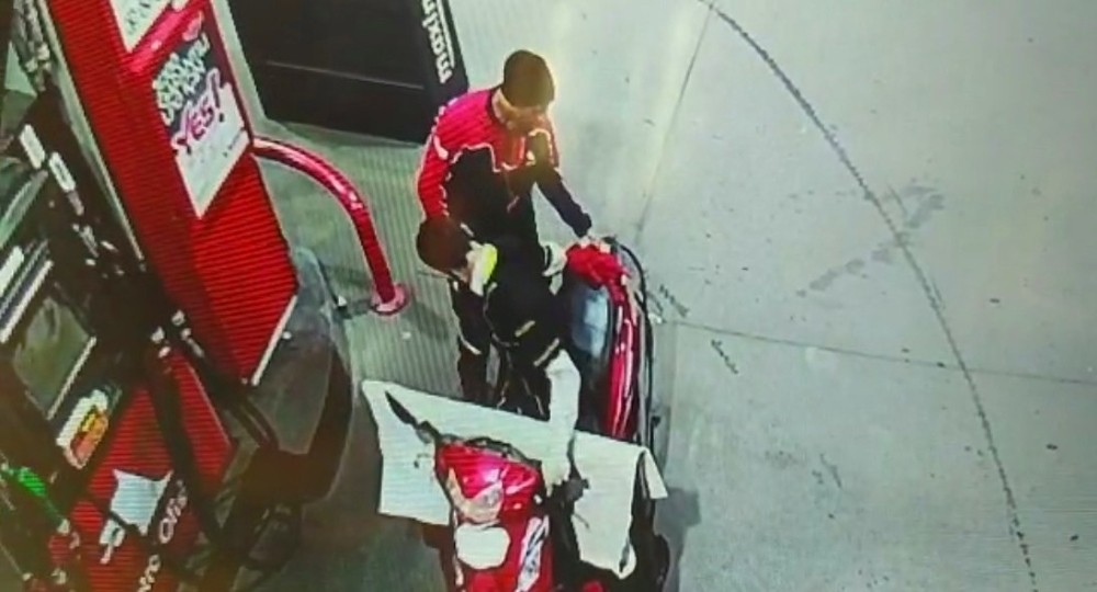 Şanlıurfa’da Maskeli ve üniformalı hırsız