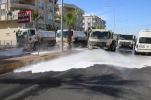 Şanlıurfa’da Cadde ve sokaklar beyaza bürünmeye devam ediyor