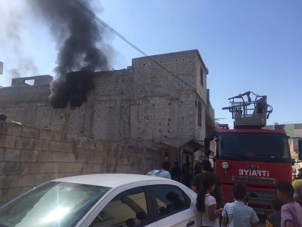 Şanlıurfa’da Elektrik kontağından çıkan yangın evi kül etti