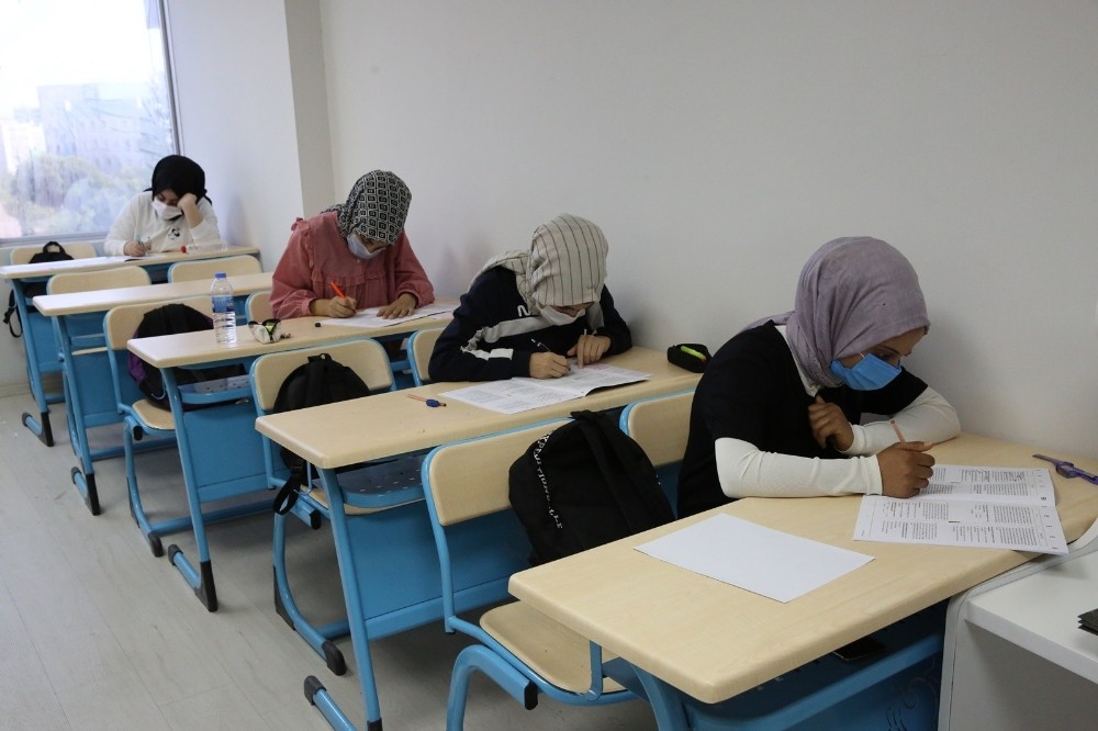 Şanlıurfa’da Hedefleri için ilk deneme sınavına girdiler