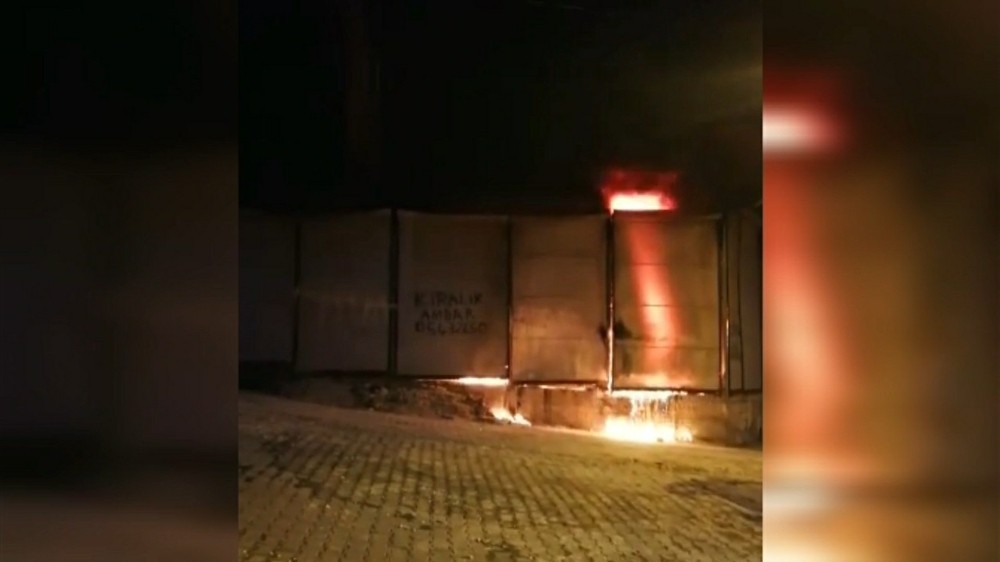 Şanlıurfa’da Hurda deposundaki yangın söndürüldü