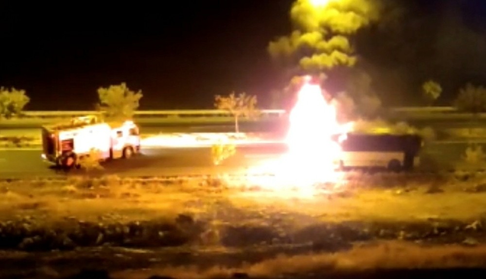 Şanlıurfa’da içerisinde işçilerin olduğu servis otobüsü alev aldı