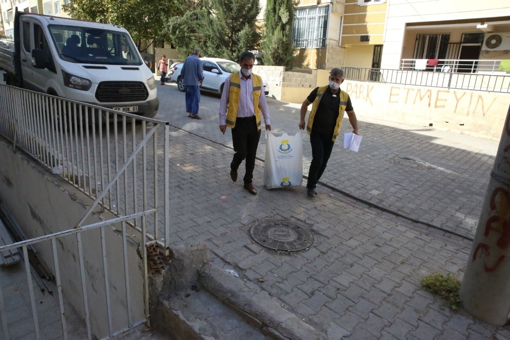 Şanlıurfa’da İhtiyaç sahiplerine gıda desteği yapılıyor