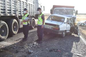 Şanlıurfa’da Kamyonet ile otomobil kafa kafaya çarpıştı: 2 ölü, 2 yaralı