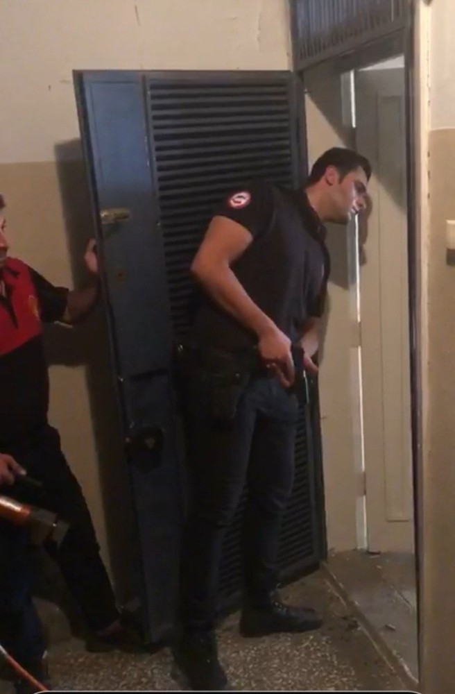 Şanlıurfa’da Kapıyı kilitleyip evini yakmak istedi