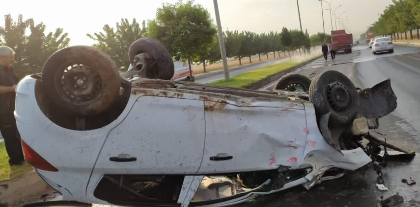 Şanlıurfa’da Otomobil ile kamyon çarpıştı: 1 yaralı