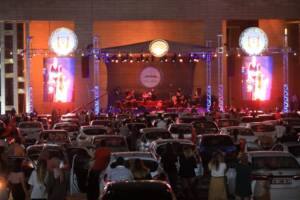 Şanlıurfa’da otomobilde açık hava konseri