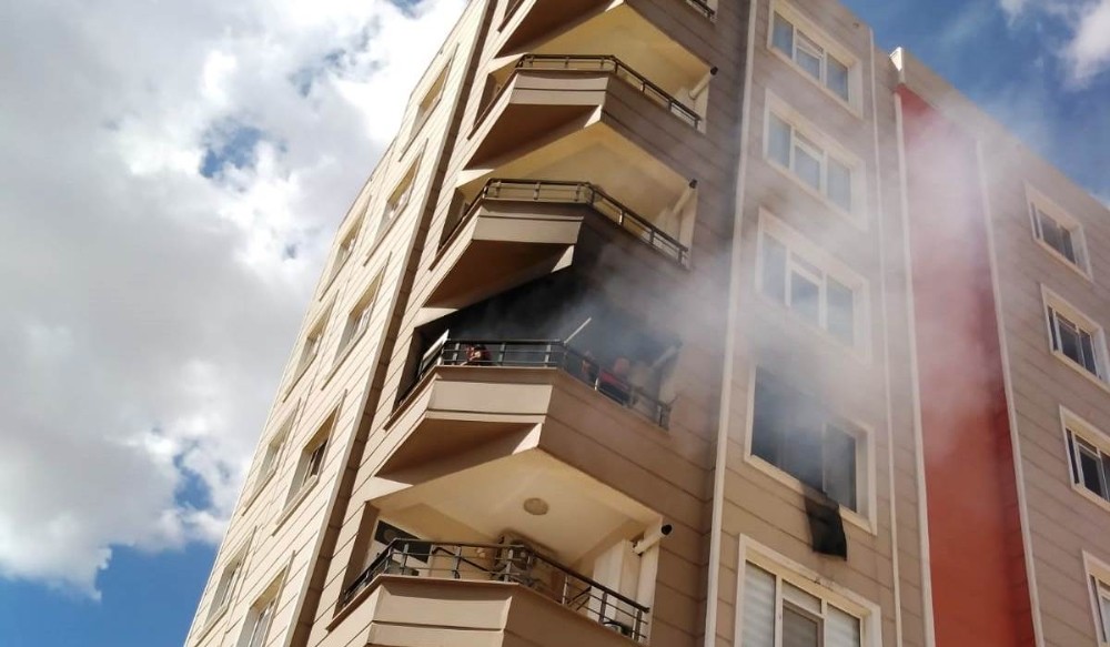 Şanlıurfa’da Prizden çıkan yangın evi kül ediyordu