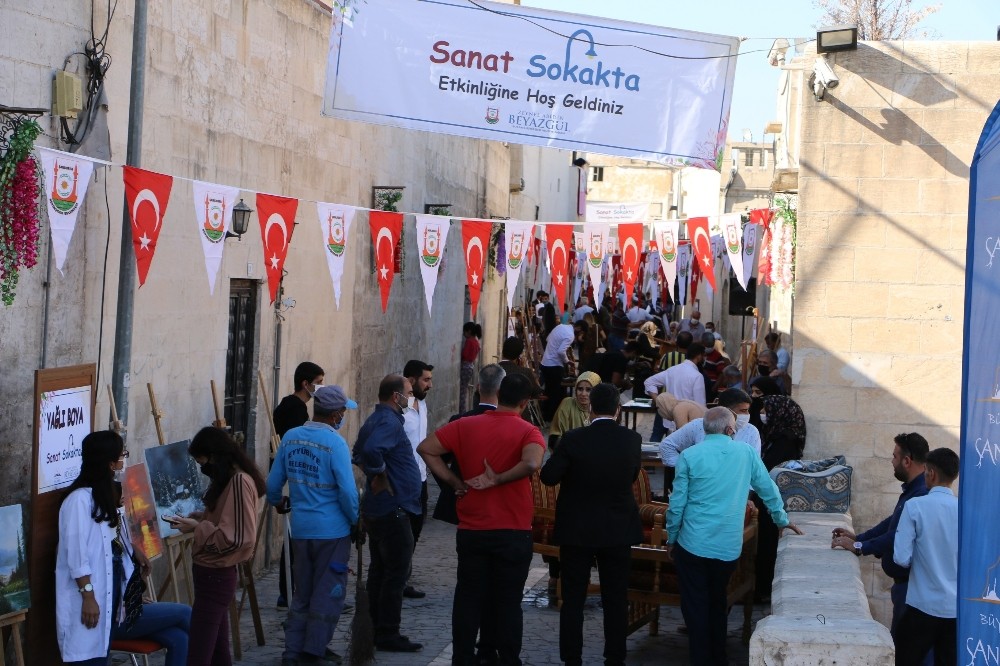 Şanlıurfa’da Sanat sokağı yeni normalleşmeye uygun açıldı