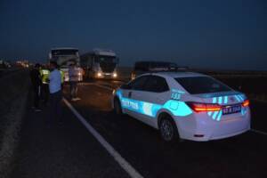 Şanlıurfa’da yolcu otobüsü ile tır çarpıştı: 1 yaralı