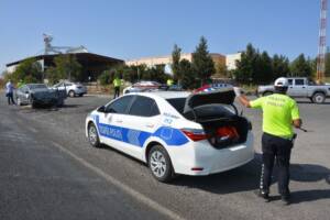 Siverek’te 2 otomobil çarpıştı: 3 yaralı