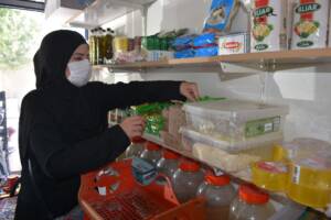 Suriyeli sığınmacı aile Türkiye’de hayata tutundu