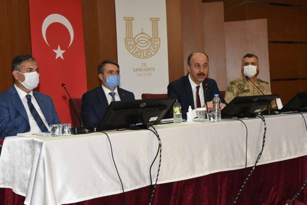 Vali Erin: “Aşı bulununcaya kadar eski normale dönme şansımız yok”