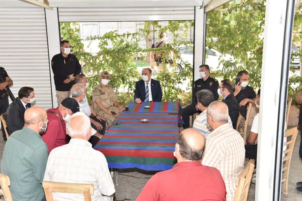 Vali Erin Ceylanpınar halkıyla bira raya geldi