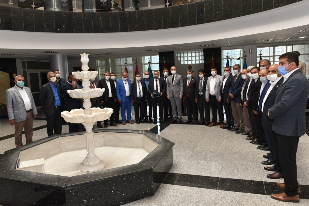 Vali Erin muhtarlarla bir araya geldi