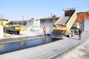 Viranşehir Belediyesinin asfalt çalışmaları sürüyor