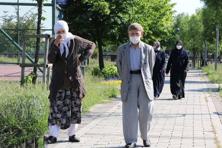 3 ilde 65 yaş üstüne sokağa çıkma kısıtlaması getirildi