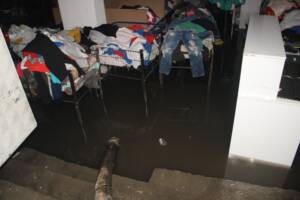 Şanlıurfa’da ev ve iş yerlerini su bastı