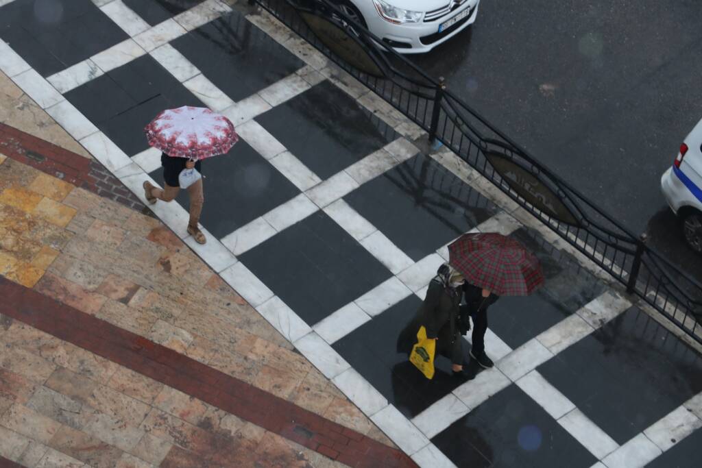 Şanlıurfa’da sağanak yağış zor anlar yaşattı