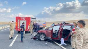 Şanlıurfa’da Lüks araç tıra arkadan çarptı: 4 yaralı