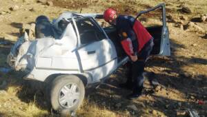 Şanlıurfa’da Yolcu otobüsü yol kenarındaki otomobile çarptı: 4 yaralı