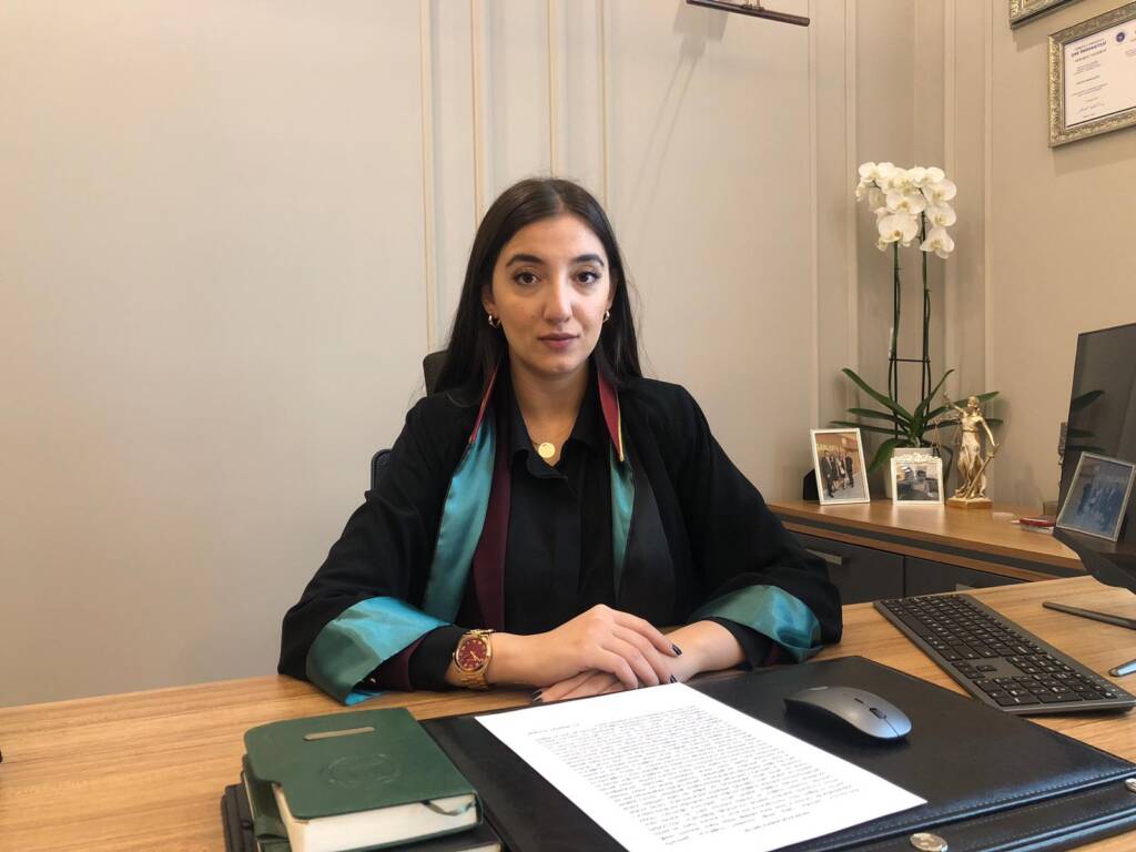 Küçük çocuğu yerden yere vurmuştu! Ailenin avukatından açıklama geldi