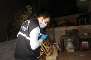 Ev arkadaşını 15 yerinden bıçakladı