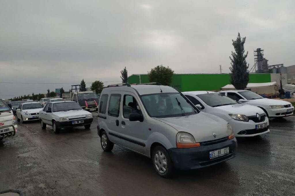 Eyyübiye- Akçakale arasındaki kavşağın yetersiz kalması sürücüleri mağdur ediyor