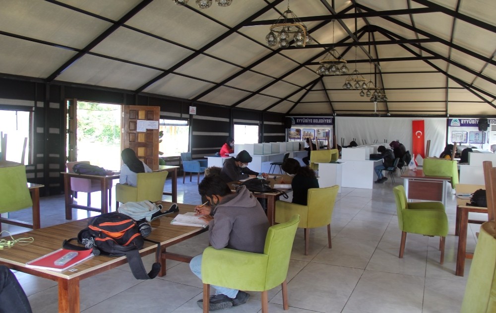 Gençler, Eyyübiye Belediyesi ile geleceğe hazırlanıyor