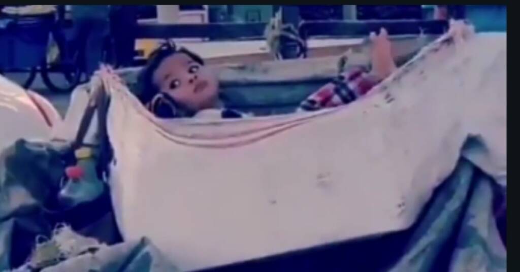 Urfa’da bebeğiyle çöp toplayan kadın yürek burktu