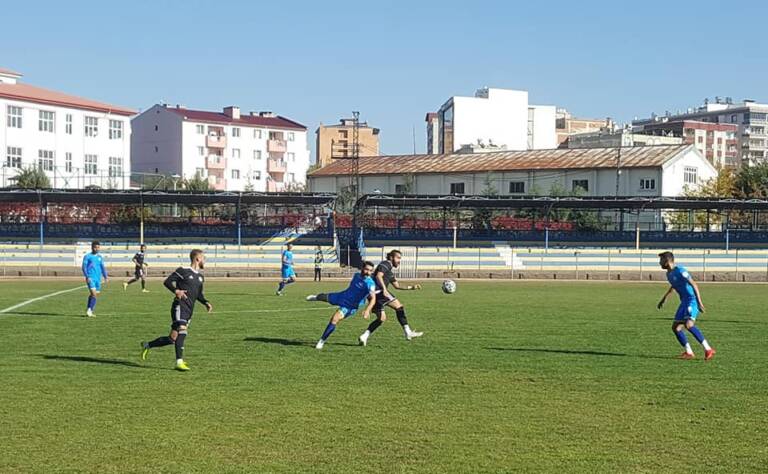 Karaköprü Belediyespor maçtan galip ayrıldı