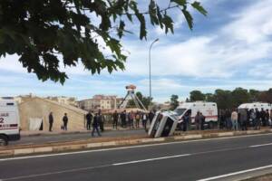 Şanlıurfa’da Karşıya geçmeye çalışan çocuğa çarpan otomobil takla attı: 3 yaralı
