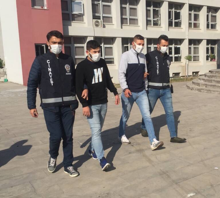 Rastgele ateş ederken yoldan geçen adamı vurdu