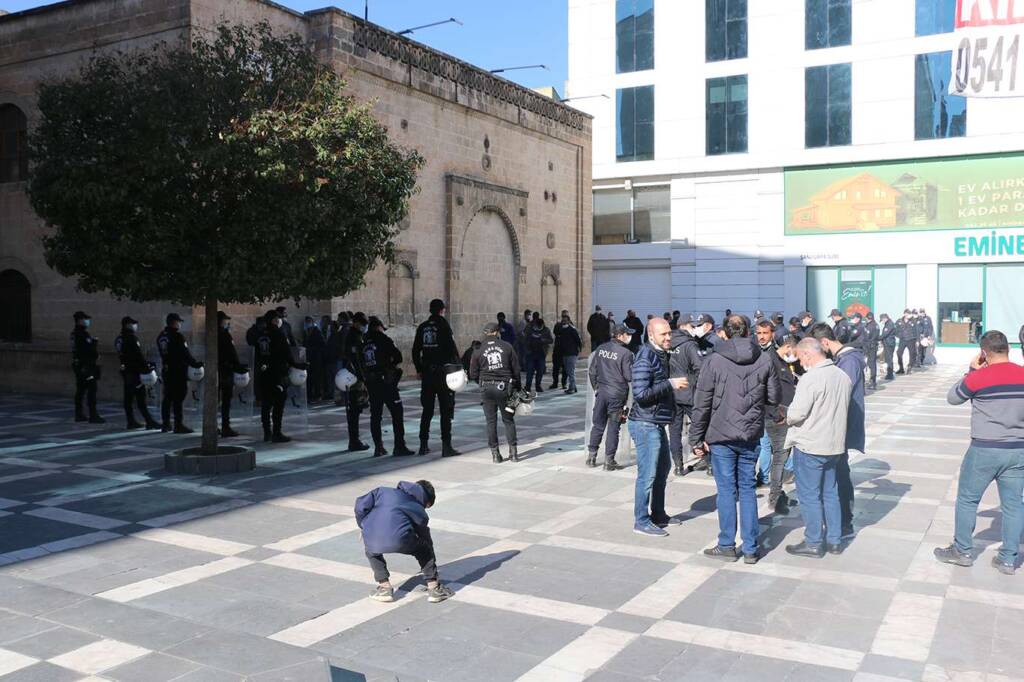 Şanlıurfa’da hurdacı esnafı belediye önünde eylem yaptı