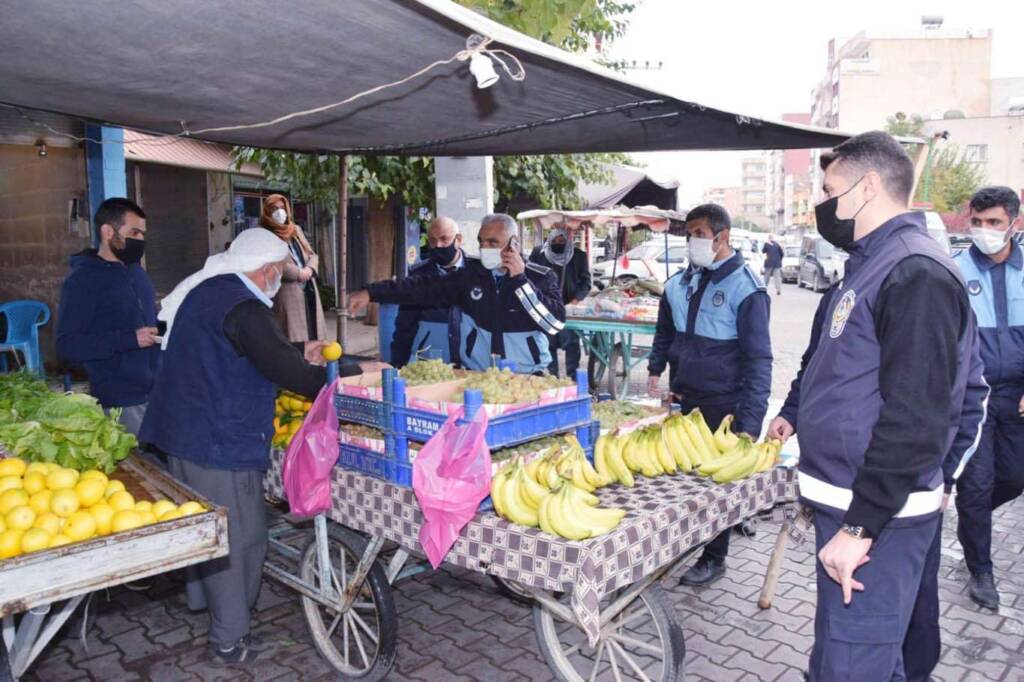 Şanlıurfa’da seyyar satıcılarının terazi ve eşyalarına el konuldu