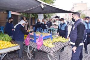 Şanlıurfa’da seyyar satıcılarının terazi ve eşyalarına el konuldu