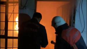 Şanlıurfa’da Ev yangınında 2 kişi dumandan etkilendi