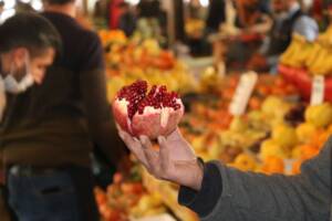 Şanlıurfa’da Soğuyan havalar meyveye ilgiyi arttırdı