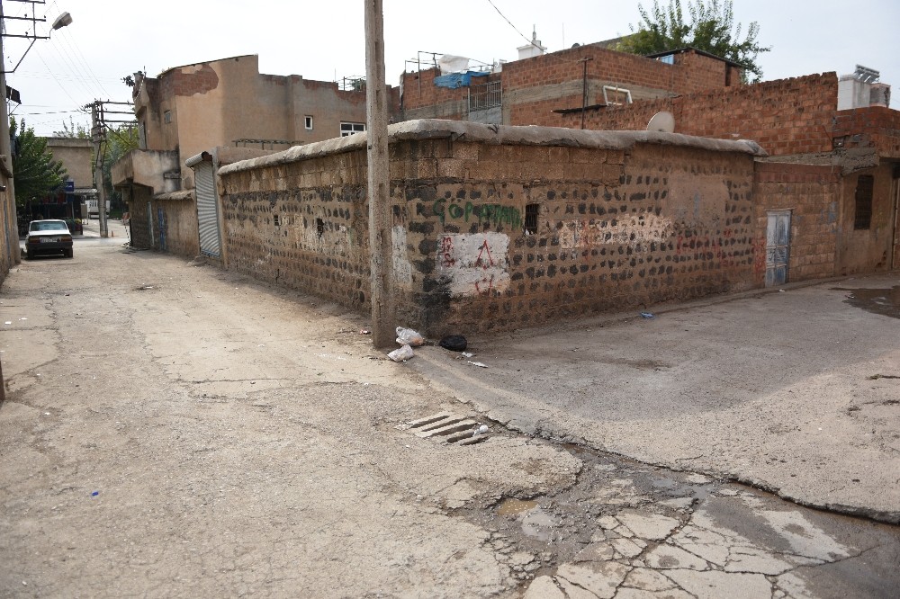 Şanlıurfa’da Yeni evli gelinin gerdanlığını çekip kaçtılar