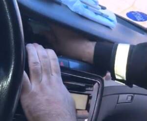 Urfa’da Gümrükten geçmeye çalışan otomobilin klimasında 51 adet cep telefonu bulundu