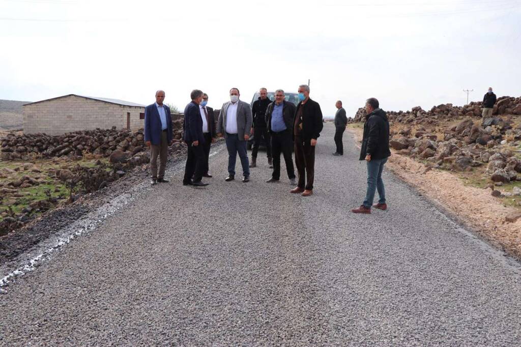 Viranşehir’de kırsal mahallerde asfalt çalışması devam ediyor