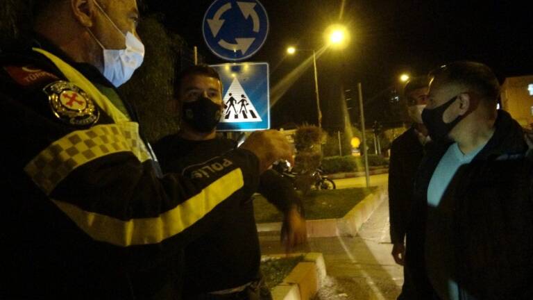 Yetersiz ehliyetle yakalanınca trafik polisi olan dayısını aradı