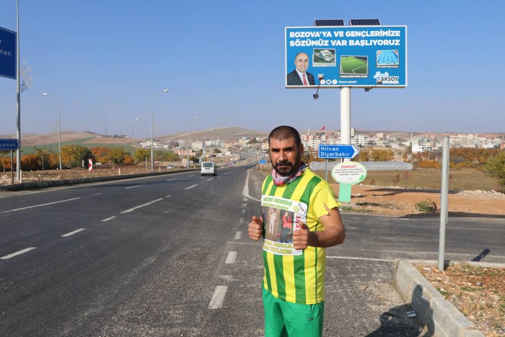 Şanlıurfa’dan Bozova’ya koşarak gitti İlk durağı  belediye oldu