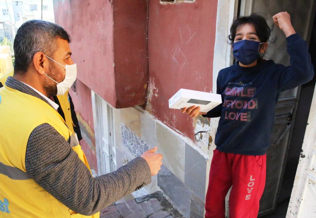 Şanlıurfa’da Online eğitime tablet desteği